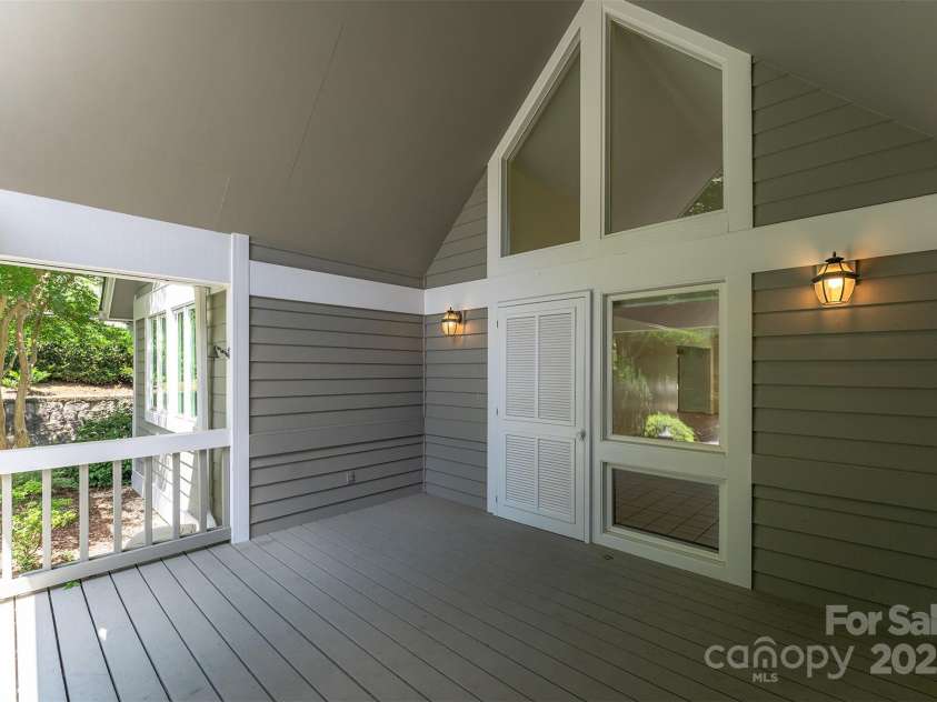 144 Overlook Drive, Flat Rock, NC 28731.  MLS# CAR4290204, YatesRealty ID 15696. 