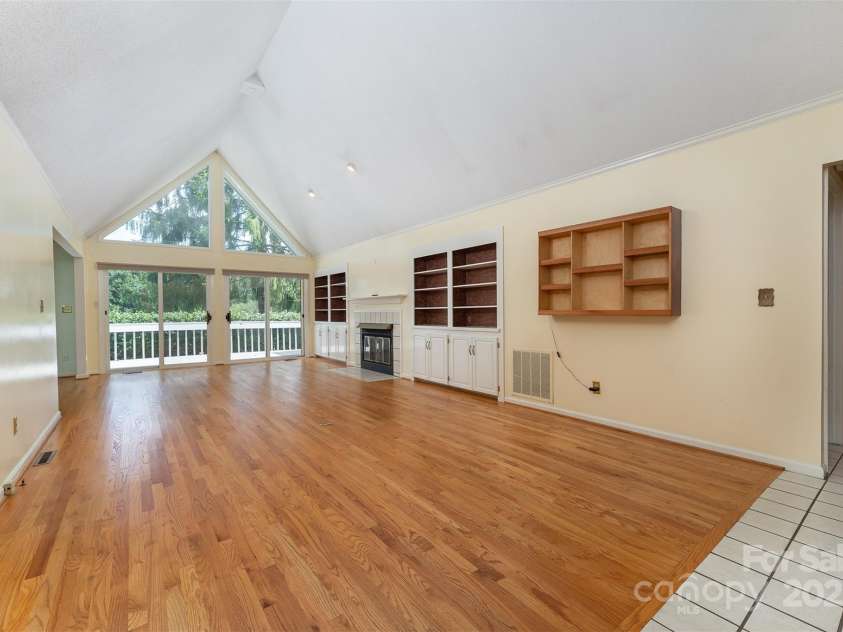 144 Overlook Drive, Flat Rock, NC 28731.  MLS# CAR4290204, YatesRealty ID 15696. 