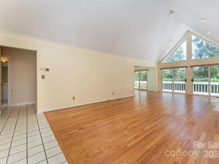 144 Overlook Drive, Flat Rock, NC 28731.  MLS# CAR4290204, YatesRealty ID 15696. 