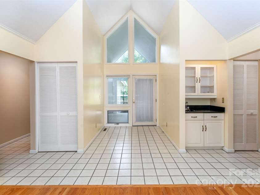 144 Overlook Drive, Flat Rock, NC 28731.  MLS# CAR4290204, YatesRealty ID 15696. 