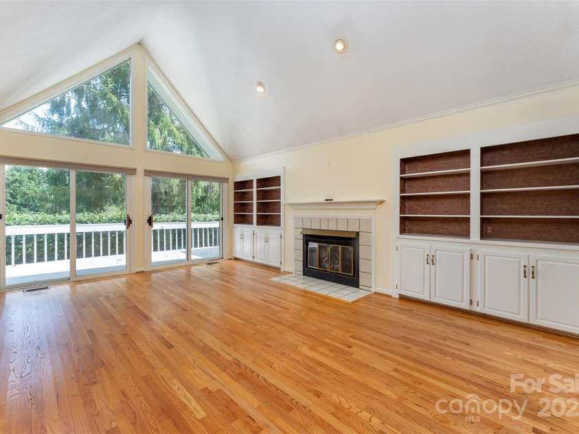 144 Overlook Drive, Flat Rock, NC 28731.  MLS# CAR4290204, YatesRealty ID 15696. 