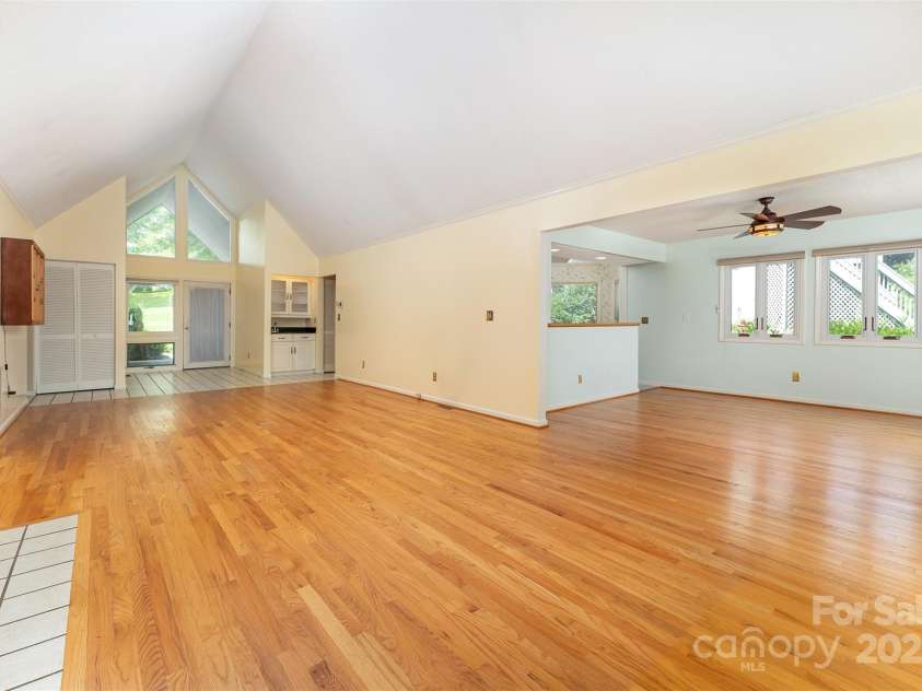 144 Overlook Drive, Flat Rock, NC 28731.  MLS# CAR4290204, YatesRealty ID 15696. 