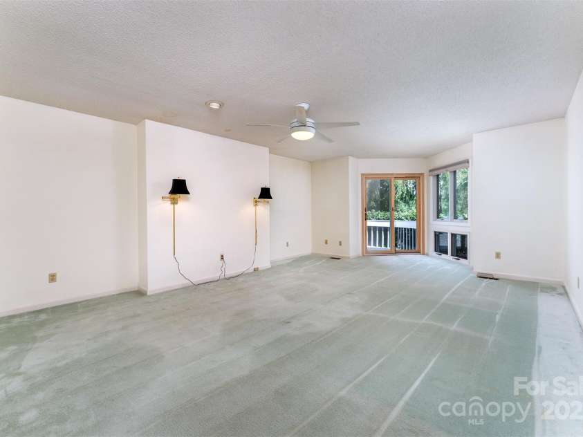 144 Overlook Drive, Flat Rock, NC 28731.  MLS# CAR4290204, YatesRealty ID 15696. 