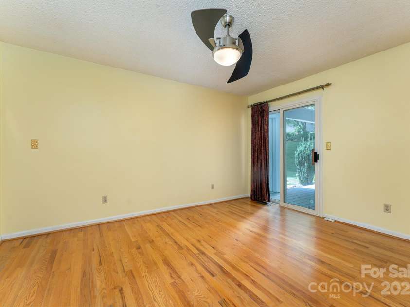 144 Overlook Drive, Flat Rock, NC 28731.  MLS# CAR4290204, YatesRealty ID 15696. 