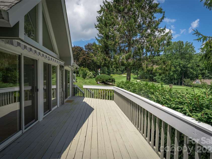 144 Overlook Drive, Flat Rock, NC 28731.  MLS# CAR4290204, YatesRealty ID 15696. 