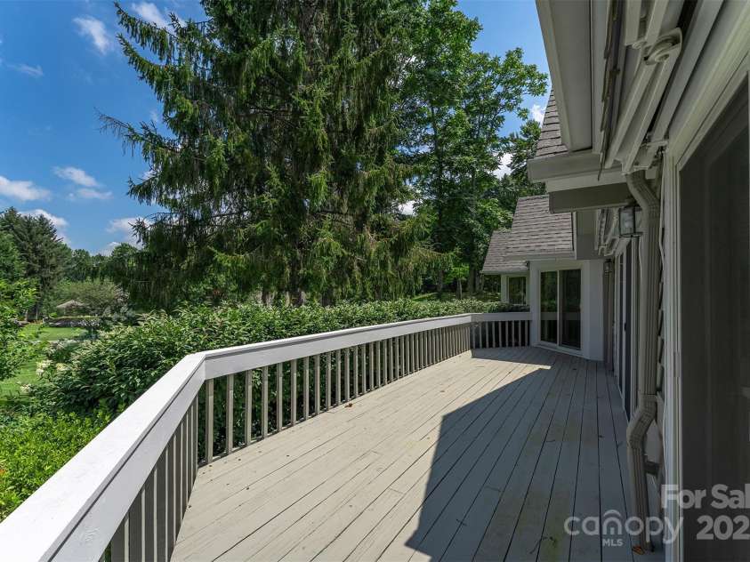 144 Overlook Drive, Flat Rock, NC 28731.  MLS# CAR4290204, YatesRealty ID 15696. 