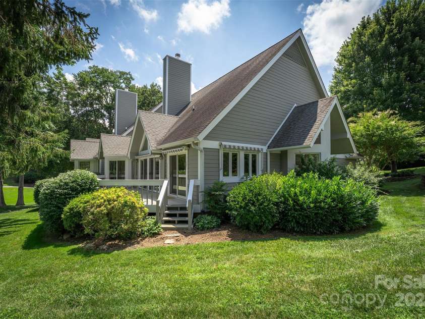 144 Overlook Drive, Flat Rock, NC 28731.  MLS# CAR4290204, YatesRealty ID 15696. 