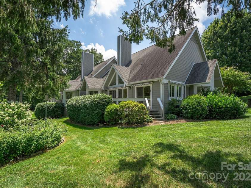 144 Overlook Drive, Flat Rock, NC 28731.  MLS# CAR4290204, YatesRealty ID 15696. 