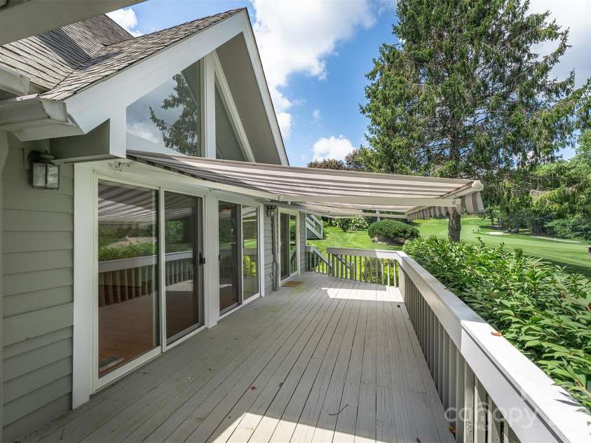 144 Overlook Drive, Flat Rock, NC 28731.  MLS# CAR4290204, YatesRealty ID 15696. 