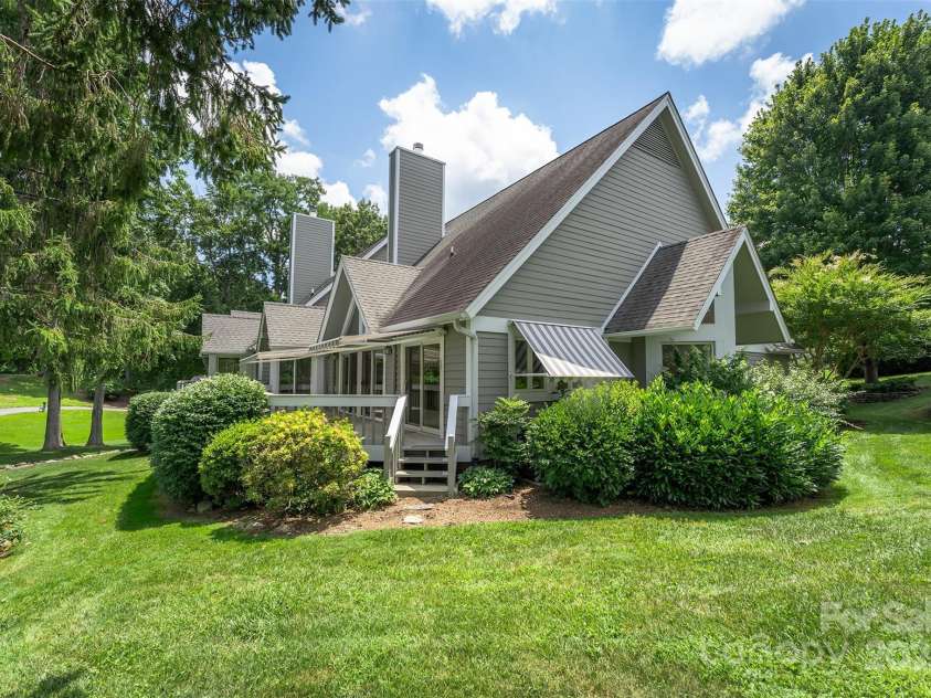 144 Overlook Drive, Flat Rock, NC 28731.  MLS# CAR4290204, YatesRealty ID 15696. 