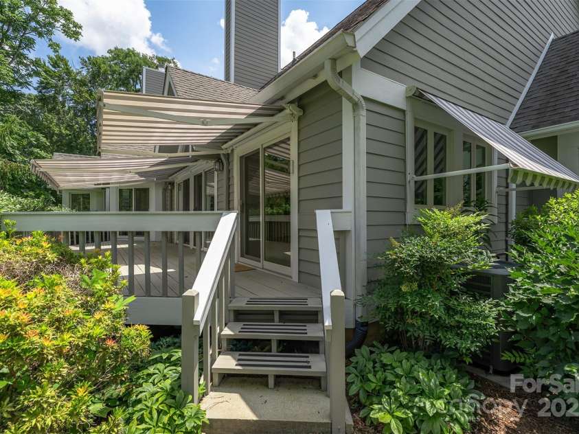 144 Overlook Drive, Flat Rock, NC 28731.  MLS# CAR4290204, YatesRealty ID 15696. 