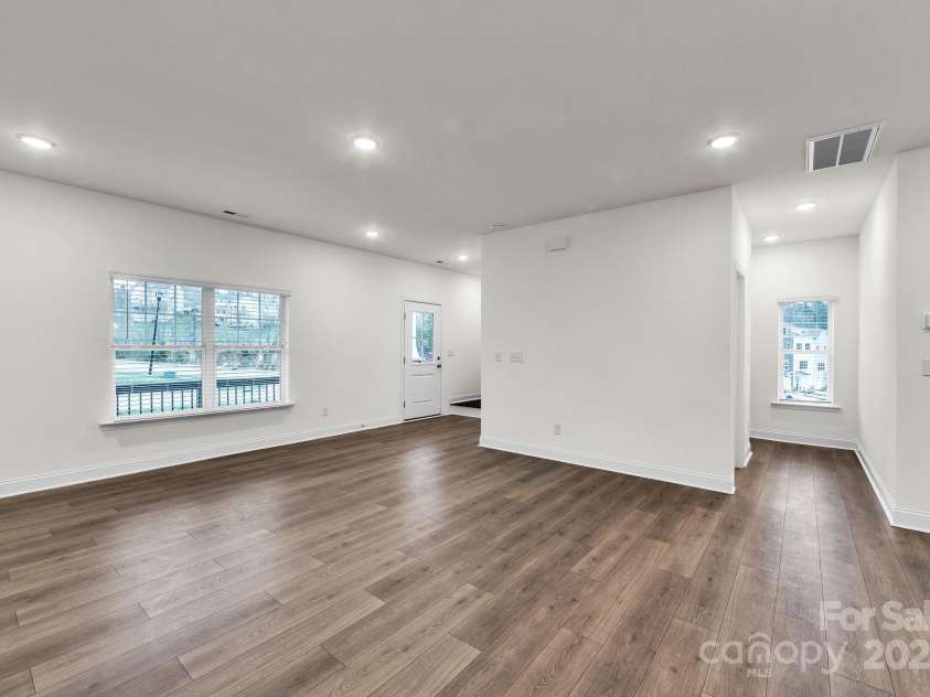 81 Walnut Springs Drive, Asheville, NC 28804.  MLS# CAR4247656, YatesRealty ID 15696. 