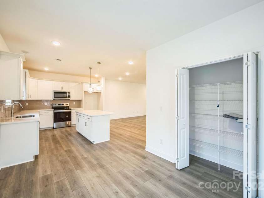 81 Walnut Springs Drive, Asheville, NC 28804.  MLS# CAR4247656, YatesRealty ID 15696. 