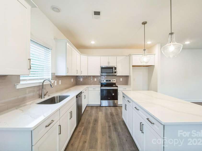 81 Walnut Springs Drive, Asheville, NC 28804.  MLS# CAR4247656, YatesRealty ID 15696. 