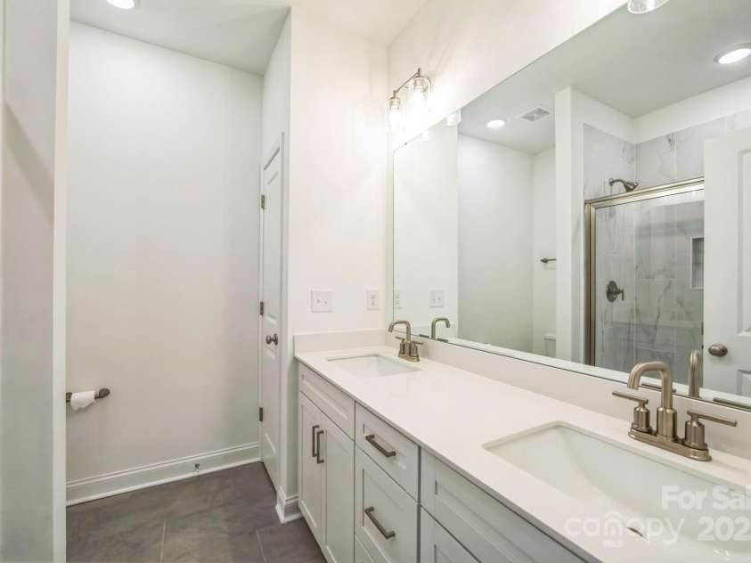 81 Walnut Springs Drive, Asheville, NC 28804.  MLS# CAR4247656, YatesRealty ID 15696. 