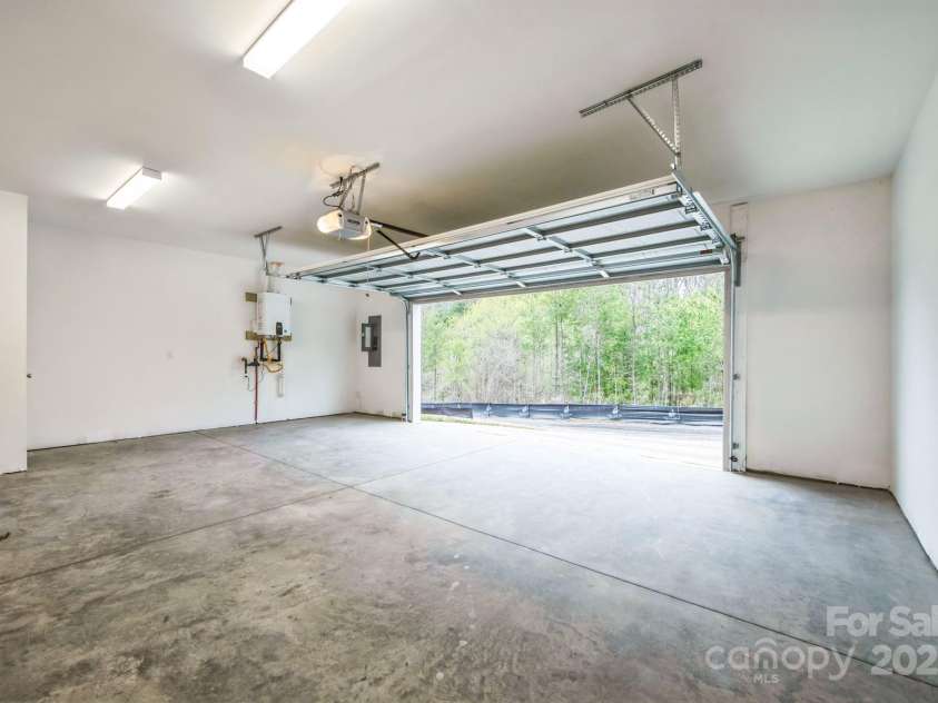 81 Walnut Springs Drive, Asheville, NC 28804.  MLS# CAR4247656, YatesRealty ID 15696. 