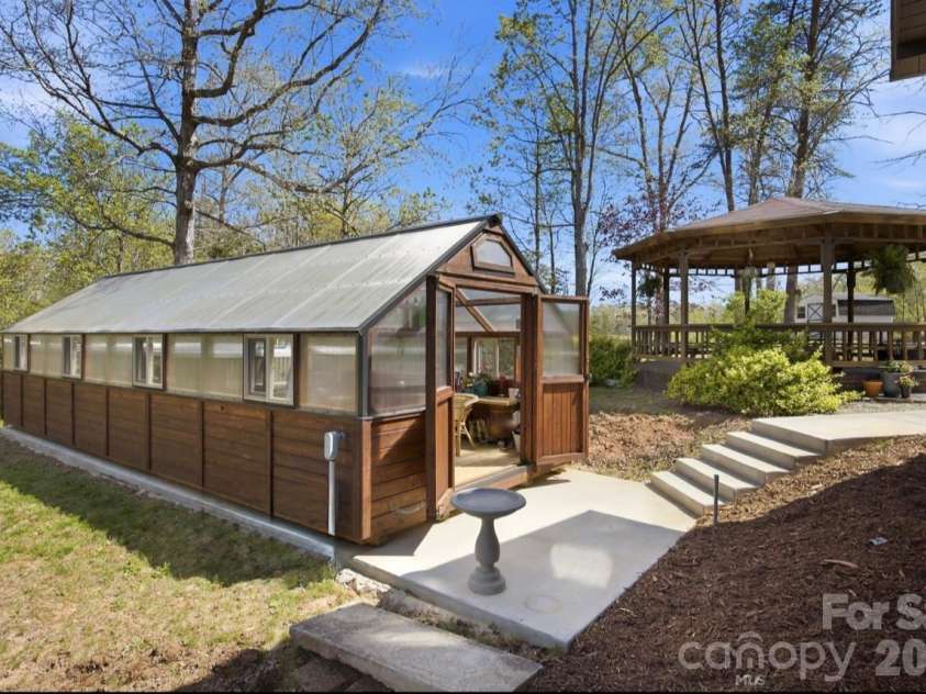 573 & 577 Randolph Road, Marion, NC 28752.  MLS# CAR4368362, YatesRealty ID 15697. 
