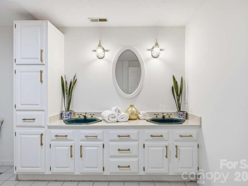 573 & 577 Randolph Road, Marion, NC 28752.  MLS# CAR4368362, YatesRealty ID 15697. Downstairs bathroom