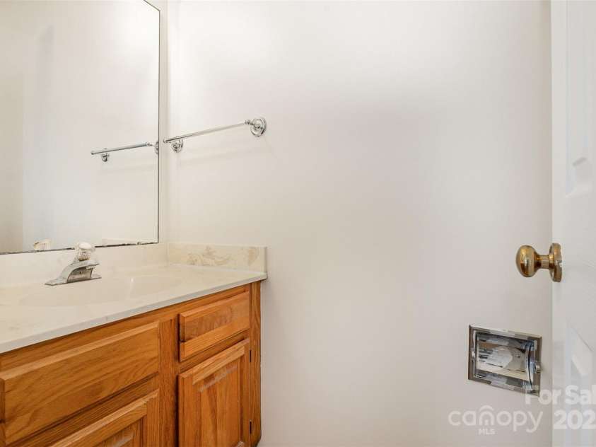 7226 Reedy Creek Road, Charlotte, NC 28215.  MLS# CAR4258154, YatesRealty ID 15697. 