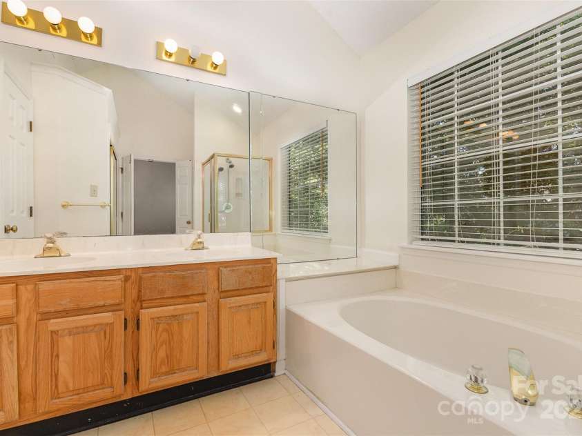 7226 Reedy Creek Road, Charlotte, NC 28215.  MLS# CAR4258154, YatesRealty ID 15697. 