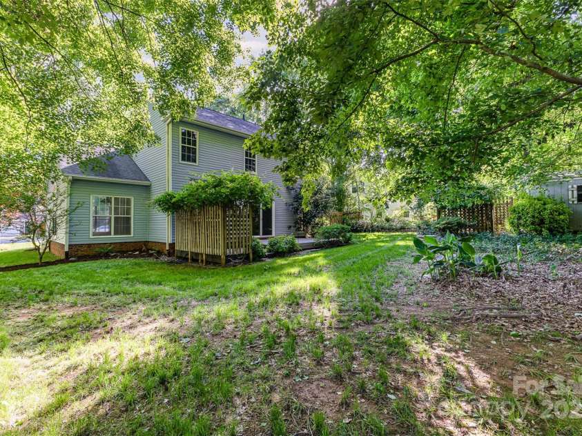 7226 Reedy Creek Road, Charlotte, NC 28215.  MLS# CAR4258154, YatesRealty ID 15697. 