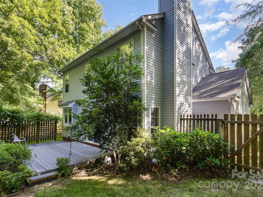 7226 Reedy Creek Road, Charlotte, NC 28215.  MLS# CAR4258154, YatesRealty ID 15697. 