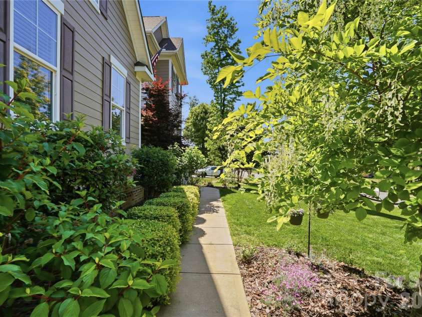 124 Shimmerlake Lane, Belmont, NC 28012.  MLS# CAR4372639, YatesRealty ID 15698. Beautiful front walk