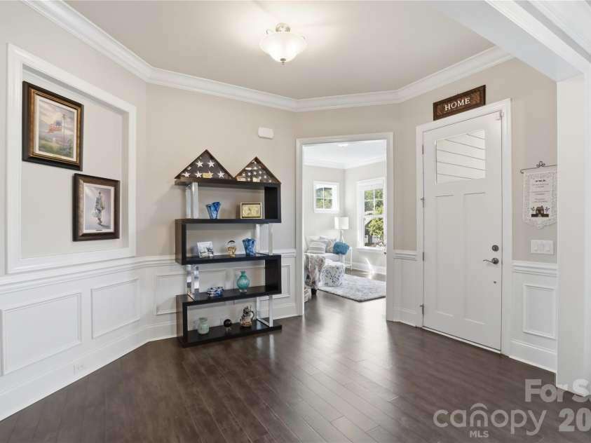 124 Shimmerlake Lane, Belmont, NC 28012.  MLS# CAR4372639, YatesRealty ID 15698. Entry Foyer