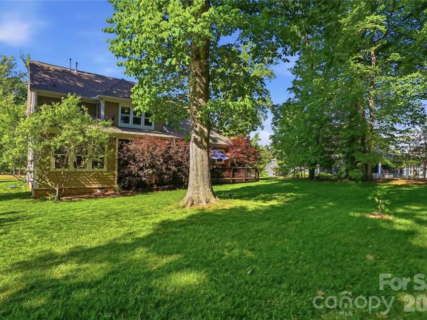 124 Shimmerlake Lane, Belmont, NC 28012.  MLS# CAR4372639, YatesRealty ID 15698. Flat and spacious backyard