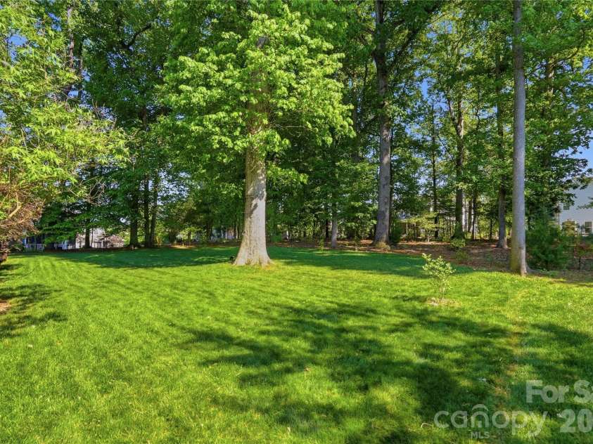 124 Shimmerlake Lane, Belmont, NC 28012.  MLS# CAR4372639, YatesRealty ID 15698. Flat and spacious backyard