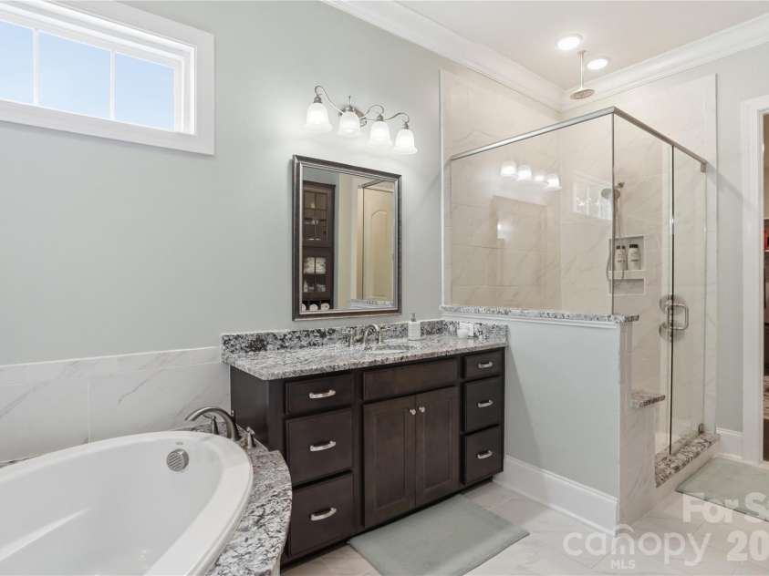 124 Shimmerlake Lane, Belmont, NC 28012.  MLS# CAR4372639, YatesRealty ID 15698. Primary Bath
