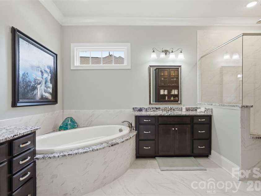 124 Shimmerlake Lane, Belmont, NC 28012.  MLS# CAR4372639, YatesRealty ID 15698. Primary Bath with soaking tub