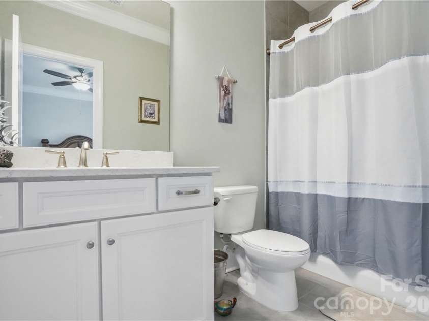 124 Shimmerlake Lane, Belmont, NC 28012.  MLS# CAR4372639, YatesRealty ID 15698. Secondary Bathroom
