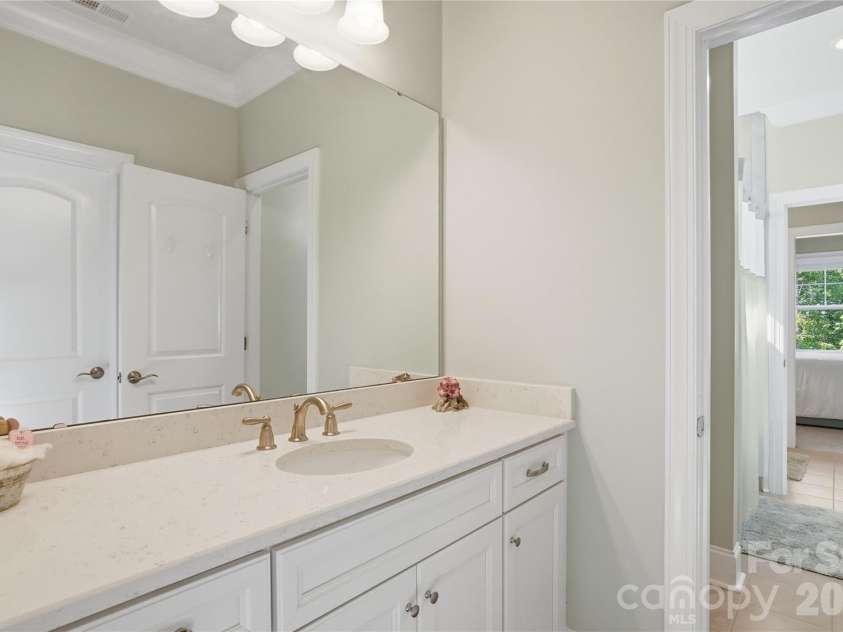 124 Shimmerlake Lane, Belmont, NC 28012.  MLS# CAR4372639, YatesRealty ID 15698. Secondary Jack & Jill bath