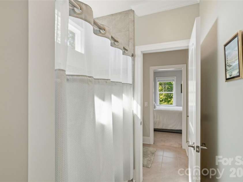 124 Shimmerlake Lane, Belmont, NC 28012.  MLS# CAR4372639, YatesRealty ID 15698. Secondary Jack & Jill Bathroom
