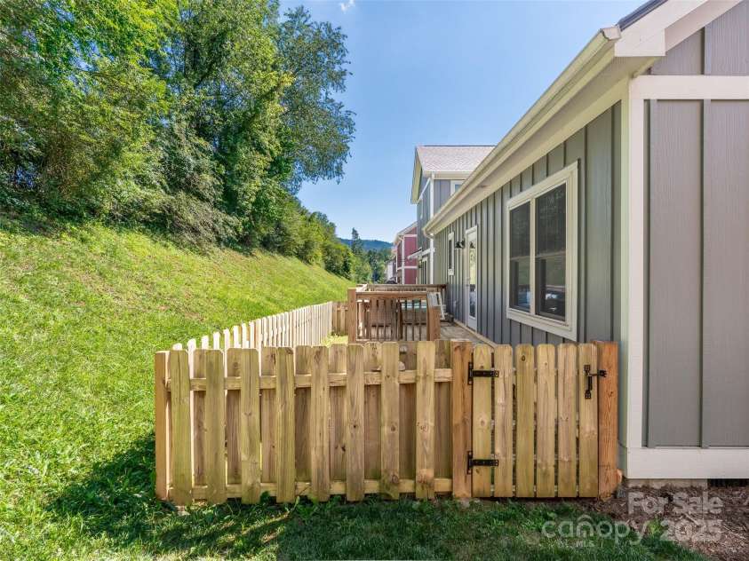 82 Wheeler Road, Weaverville, NC 28787.  MLS# CAR4262641, YatesRealty ID 15698. 