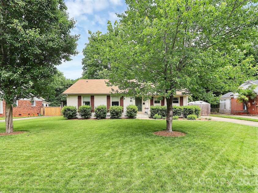 5929 Brookhaven Road, Charlotte, NC 28210.  MLS# CAR4262613, YatesRealty ID 15699. 