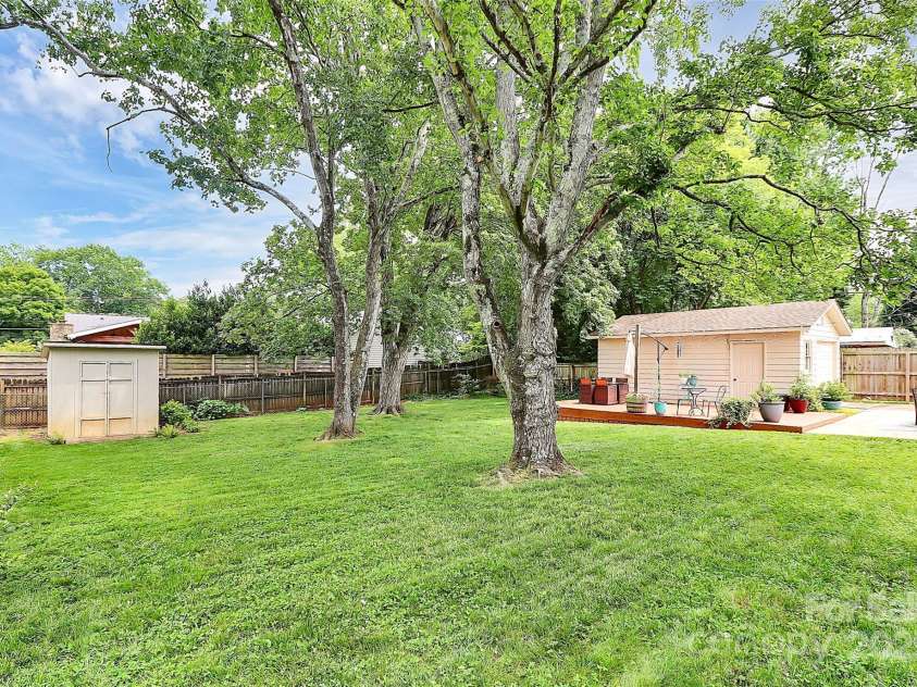 5929 Brookhaven Road, Charlotte, NC 28210.  MLS# CAR4262613, YatesRealty ID 15699. 