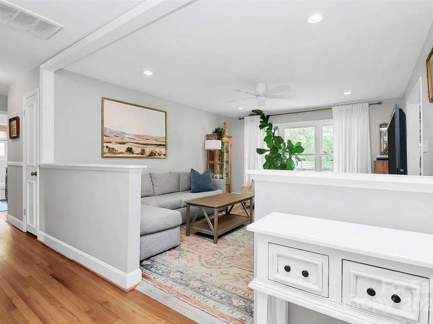 5929 Brookhaven Road, Charlotte, NC 28210.  MLS# CAR4262613, YatesRealty ID 15699. 