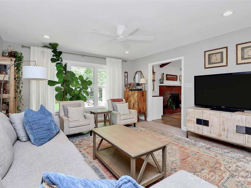 5929 Brookhaven Road, Charlotte, NC 28210.  MLS# CAR4262613, YatesRealty ID 15699. 