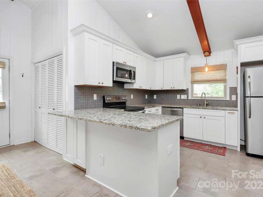 5929 Brookhaven Road, Charlotte, NC 28210.  MLS# CAR4262613, YatesRealty ID 15699. 