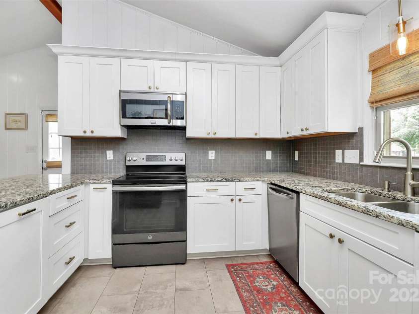 5929 Brookhaven Road, Charlotte, NC 28210.  MLS# CAR4262613, YatesRealty ID 15699. 