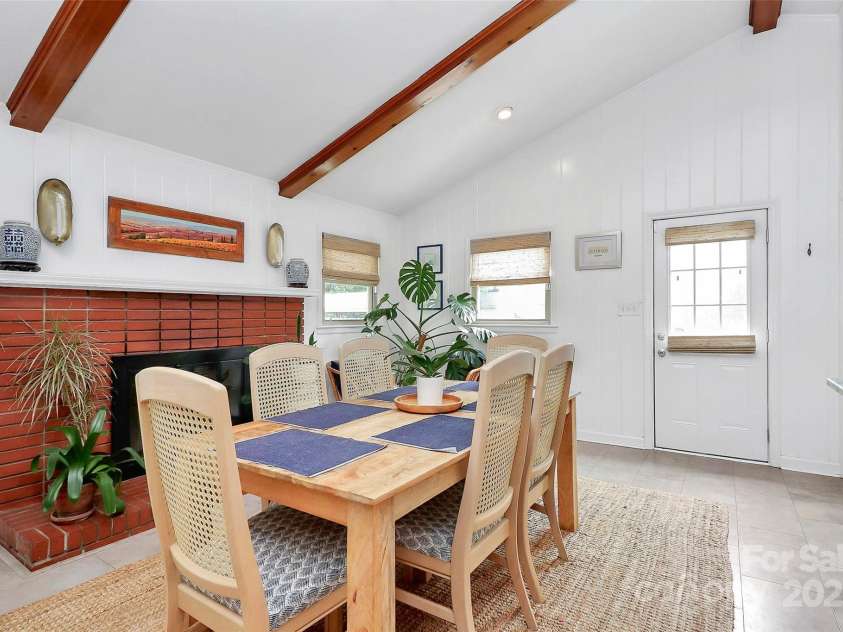 5929 Brookhaven Road, Charlotte, NC 28210.  MLS# CAR4262613, YatesRealty ID 15699. 