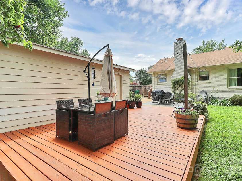 5929 Brookhaven Road, Charlotte, NC 28210.  MLS# CAR4262613, YatesRealty ID 15699. 