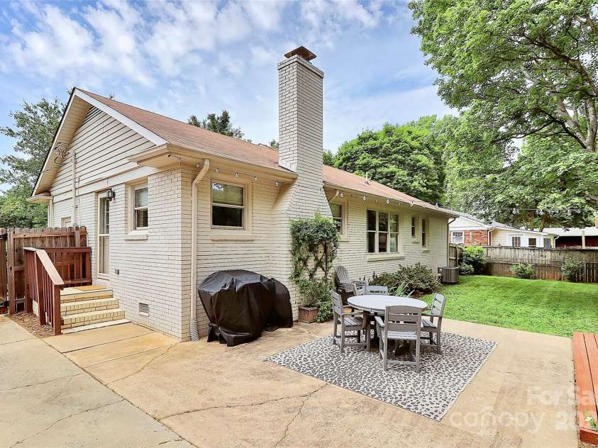 5929 Brookhaven Road, Charlotte, NC 28210.  MLS# CAR4262613, YatesRealty ID 15699. 