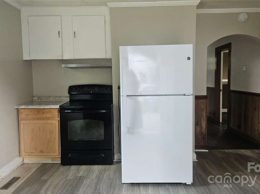 323 20th Street, Kannapolis, NC 28083.  MLS# CAR4287676, YatesRealty ID 157. 