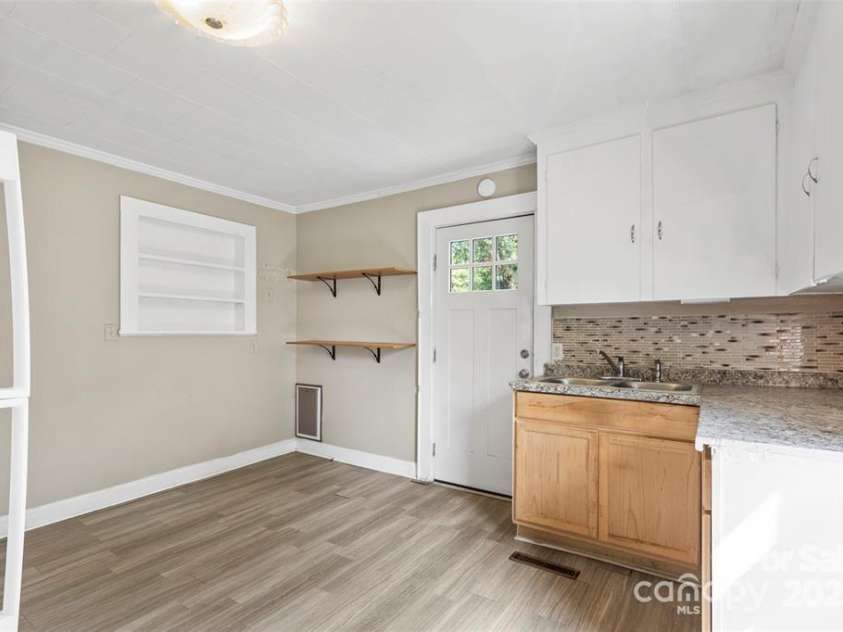 323 20th Street, Kannapolis, NC 28083.  MLS# CAR4287676, YatesRealty ID 157. 