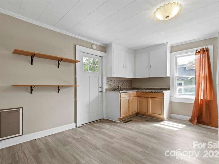 323 20th Street, Kannapolis, NC 28083.  MLS# CAR4287676, YatesRealty ID 157. 