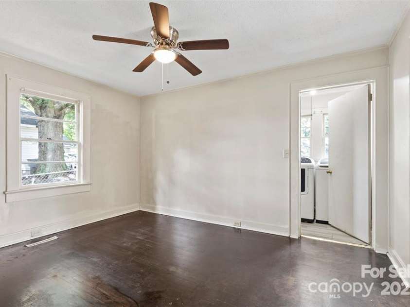 323 20th Street, Kannapolis, NC 28083.  MLS# CAR4287676, YatesRealty ID 157. 