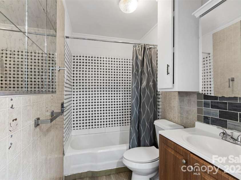 323 20th Street, Kannapolis, NC 28083.  MLS# CAR4287676, YatesRealty ID 157. 